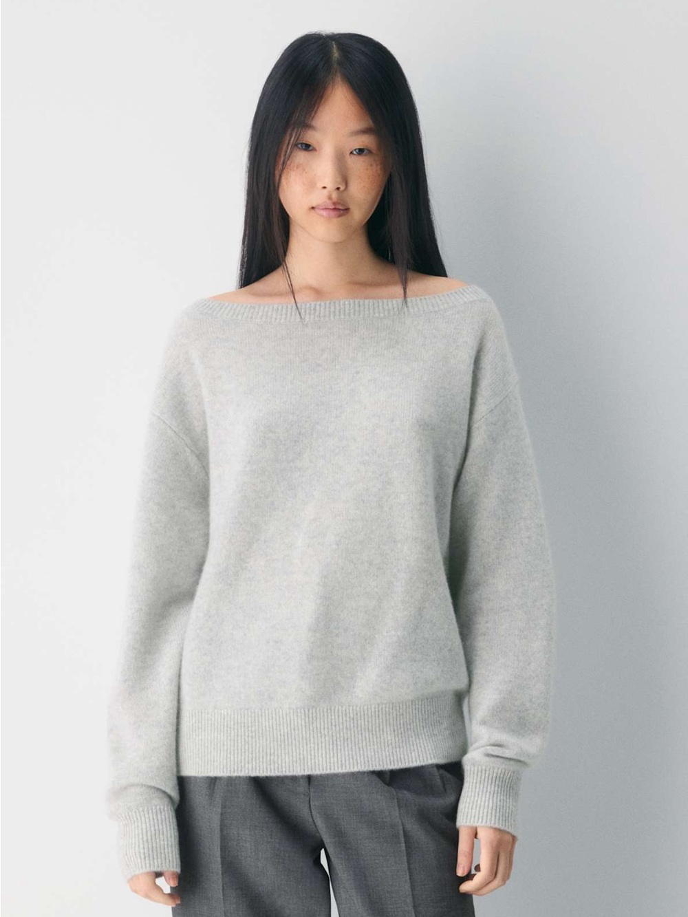 Aritzia
Essential Cashmere Nuance Sweater - Heather Chrome